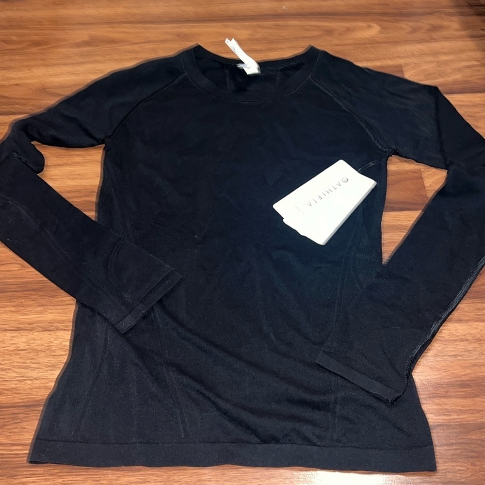NWT momentum top size small